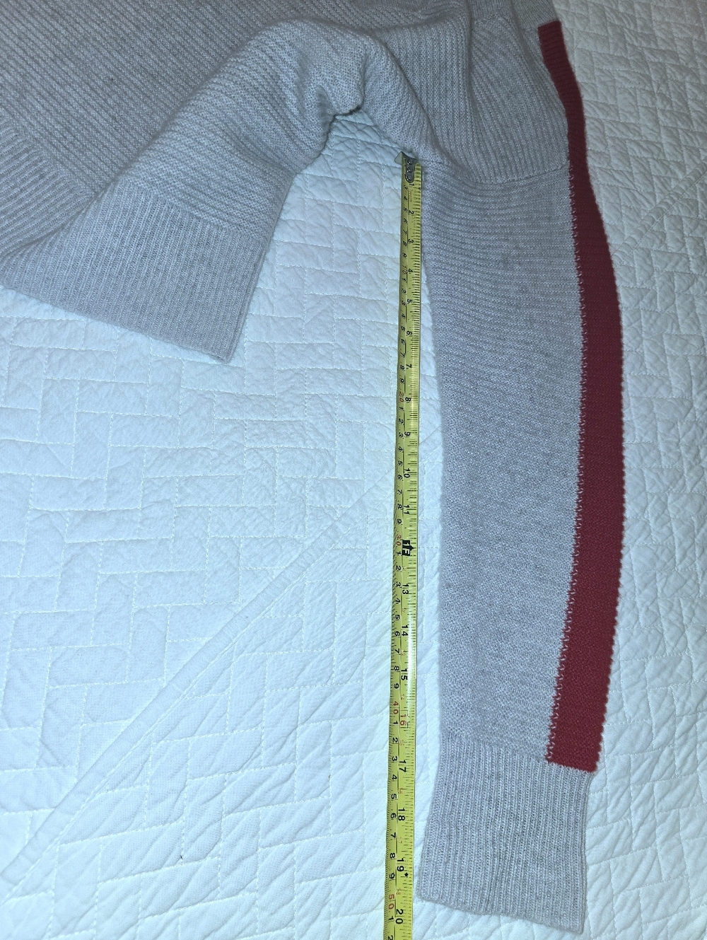 Banana Republic V-Neck Cashmere Sweater Women's Size Small - Picture 5 of 8